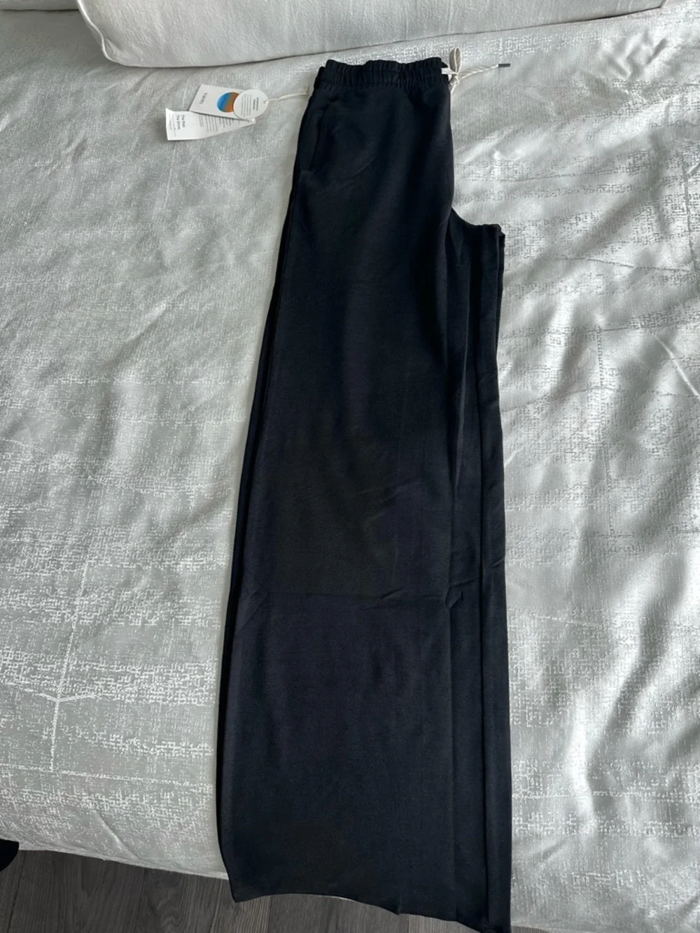 Vuori Black Joggers with White Drawstring - Picture 5 of 7